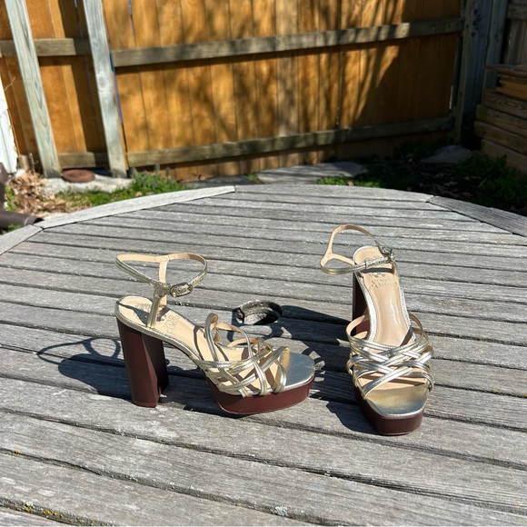 Vince Camuto Shoes - NWOT Vince Camuto Larriss Gold Brown Size 6 Strappy Platform Heel Sandals Womens